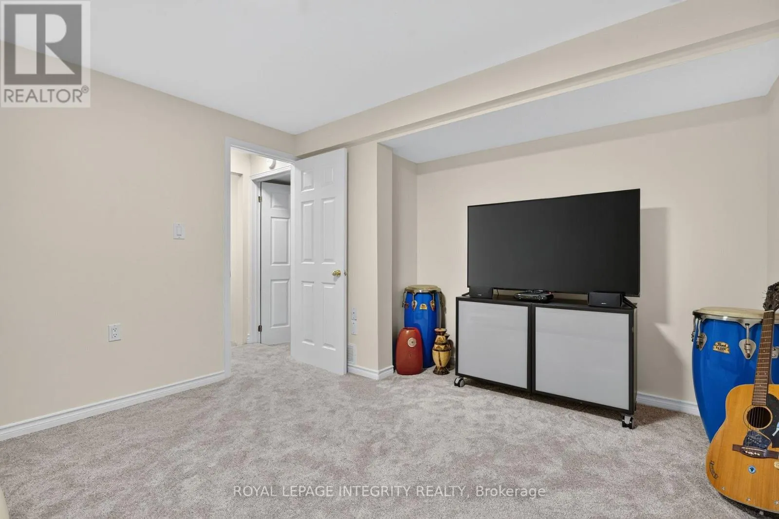 1692 TOULOUSE CRESCENT