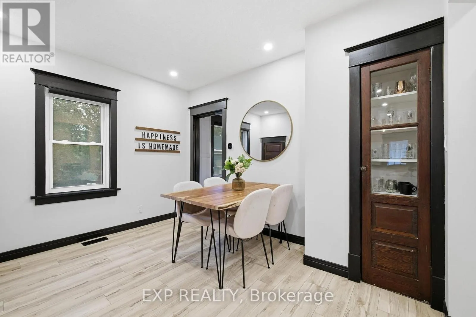 35 ARTHUR STREET N