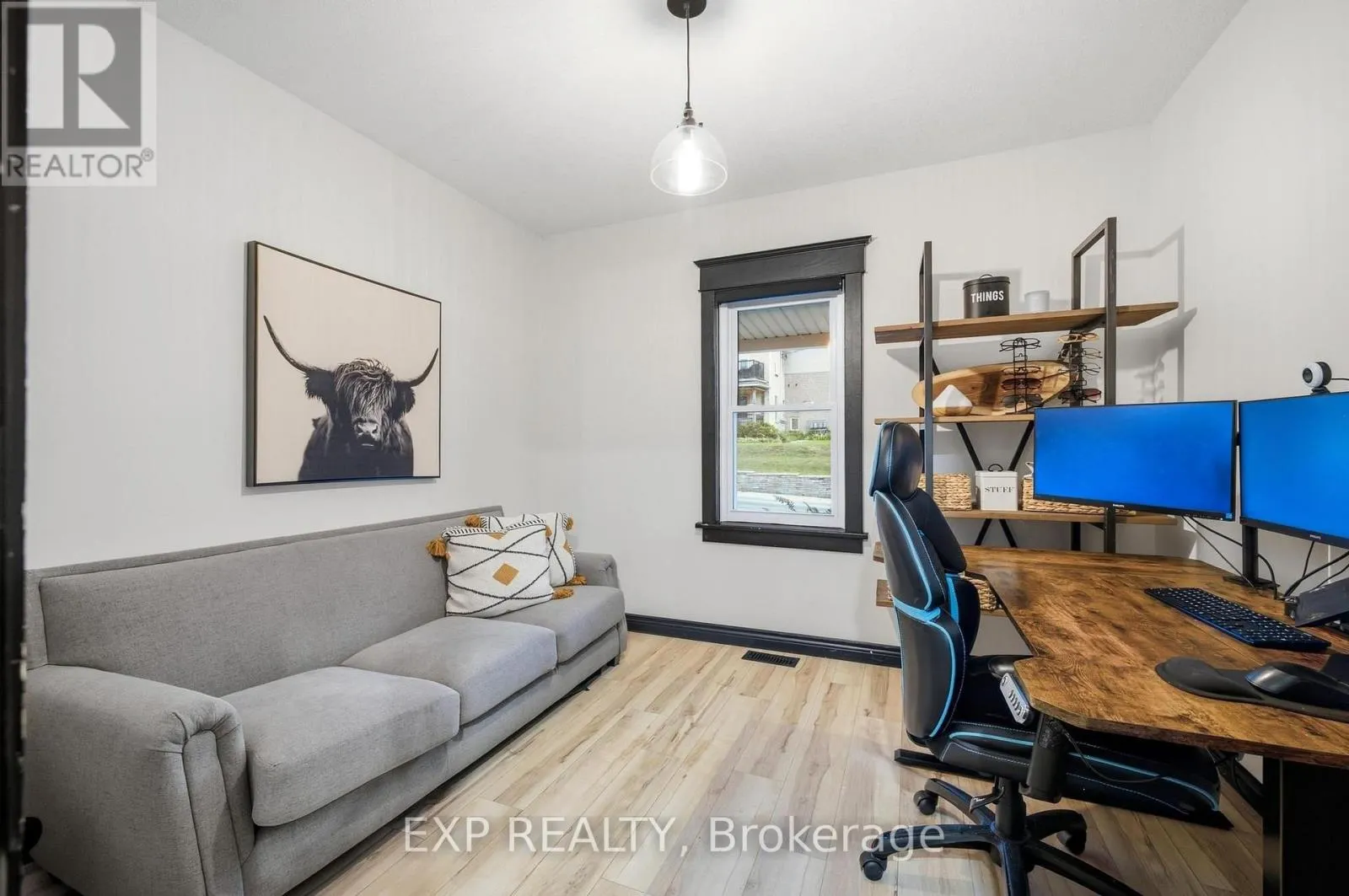 35 ARTHUR STREET N