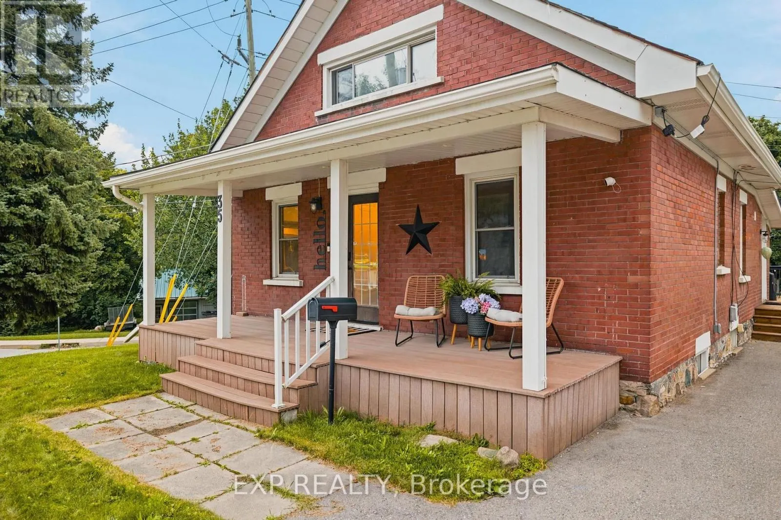 35 ARTHUR STREET N