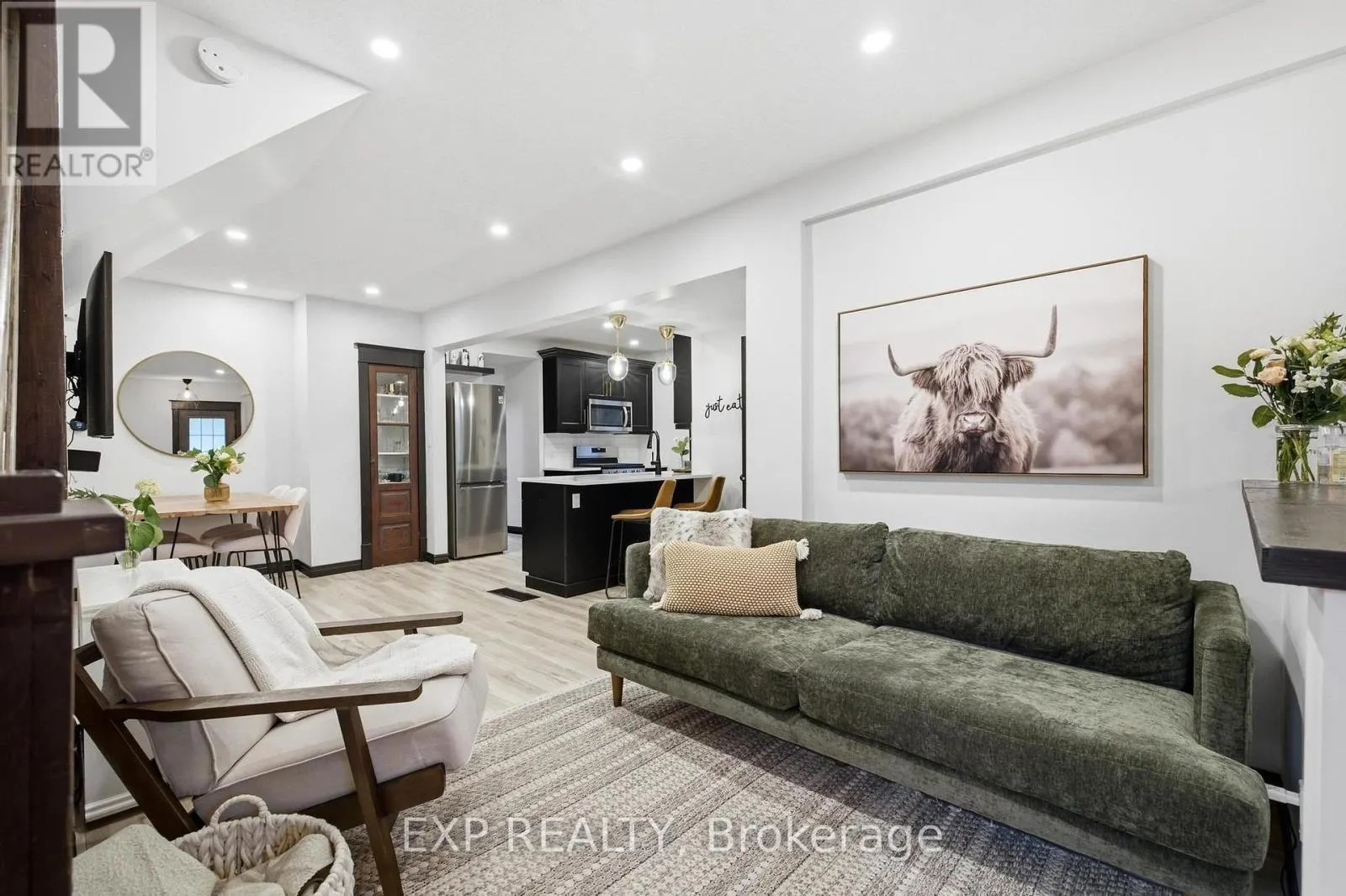 35 ARTHUR STREET N