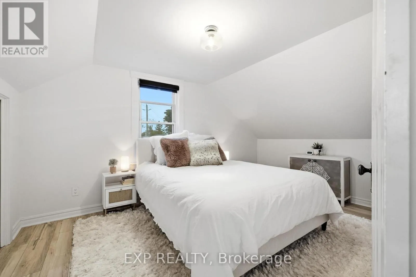35 ARTHUR STREET N
