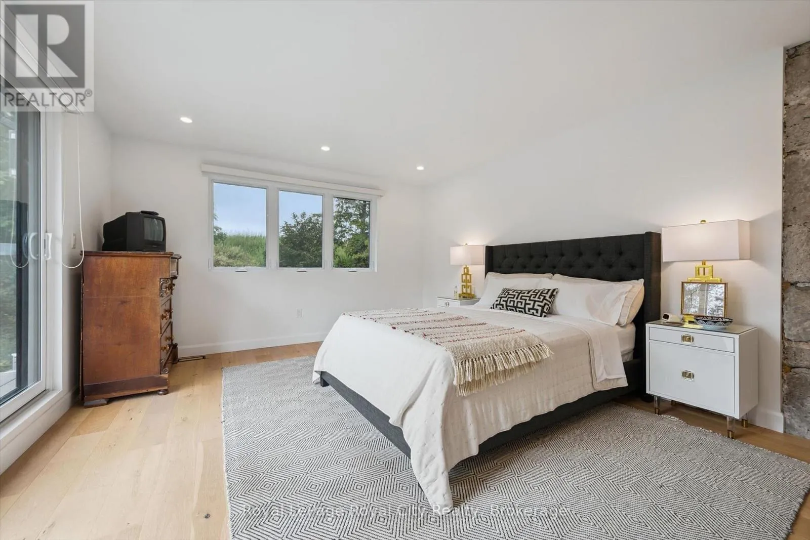 6550 GERRIE ROAD