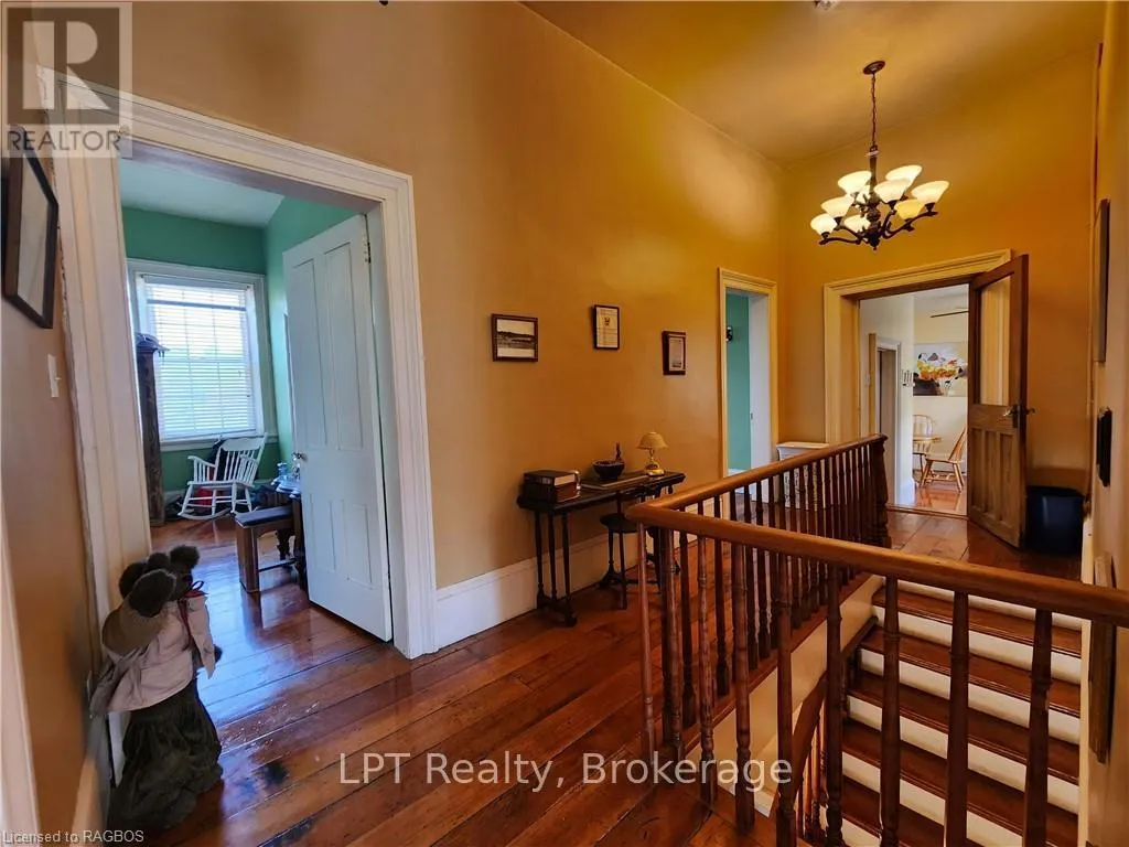 484 CARLISLE STREET