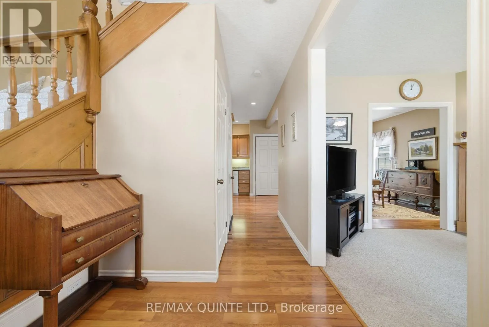 94 DUNDAS STREET E
