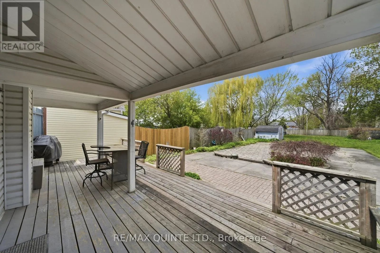 94 DUNDAS STREET E