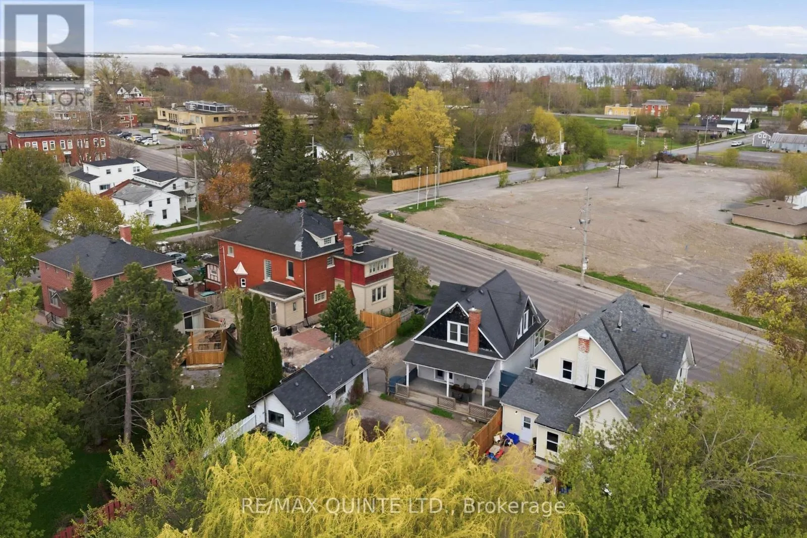 94 DUNDAS STREET E