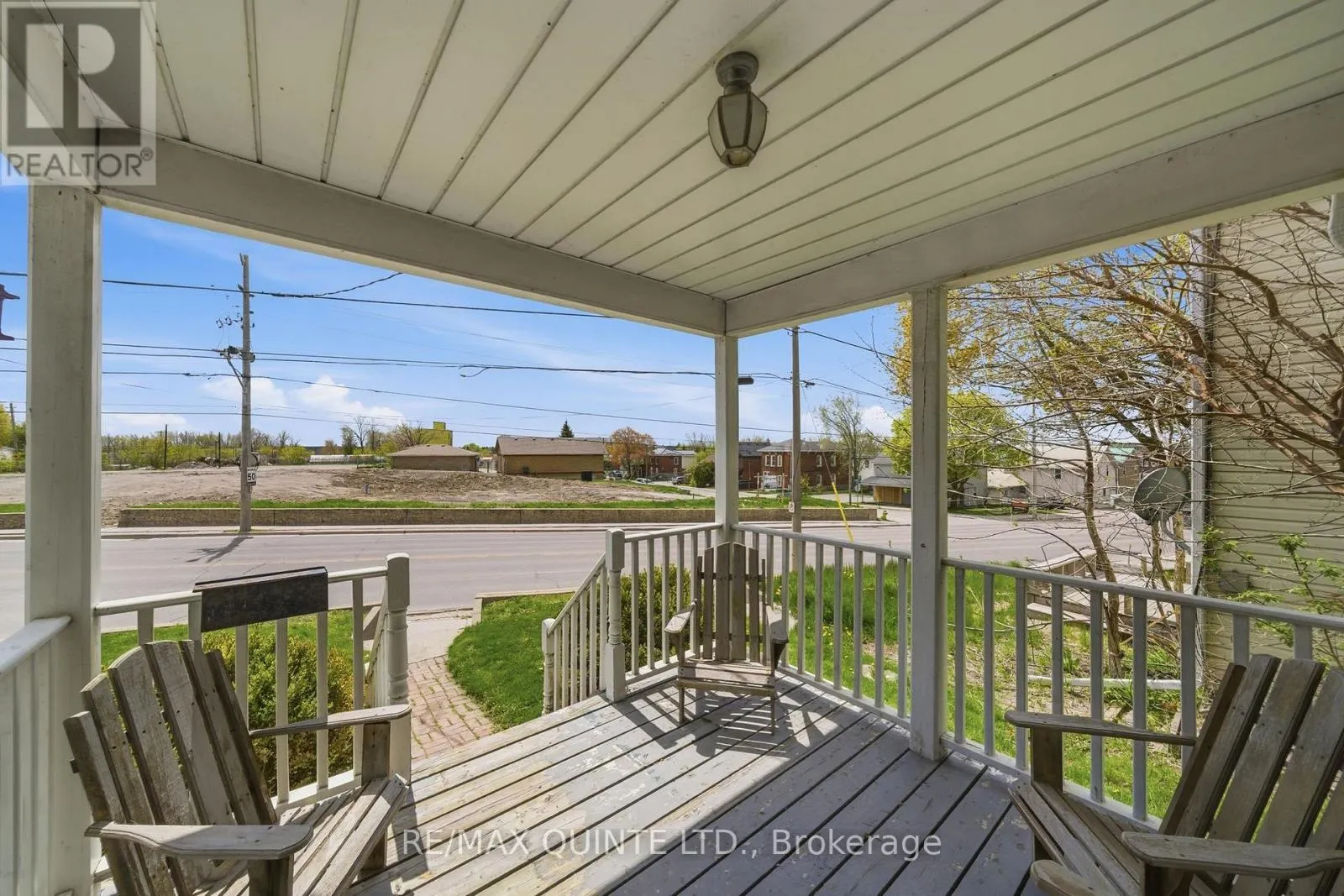 94 DUNDAS STREET E