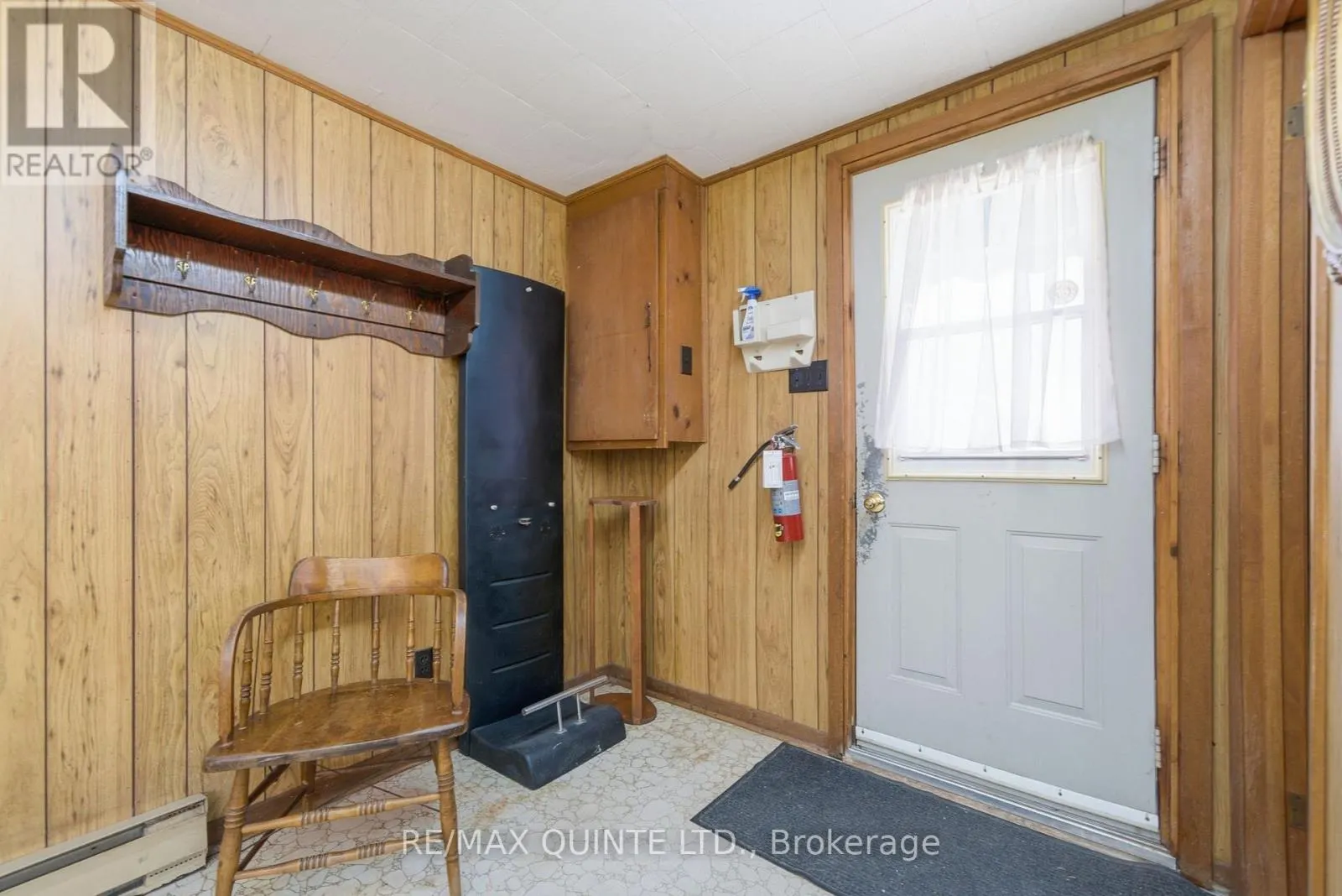 94 DUNDAS STREET E