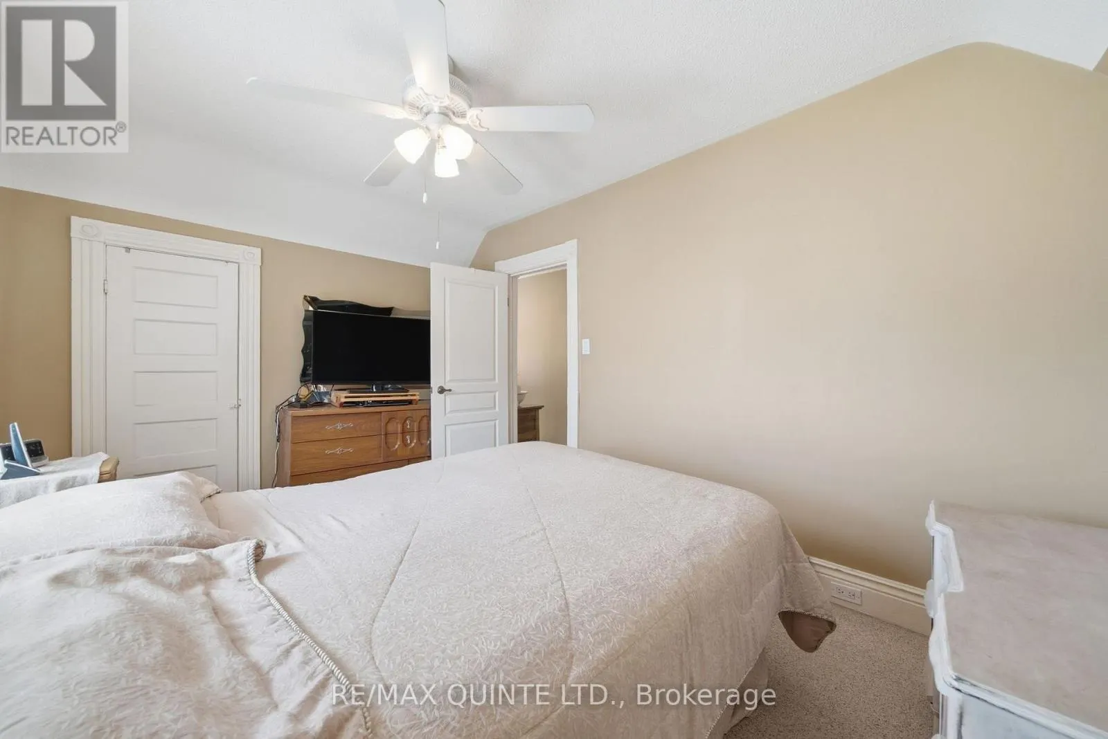 94 DUNDAS STREET E