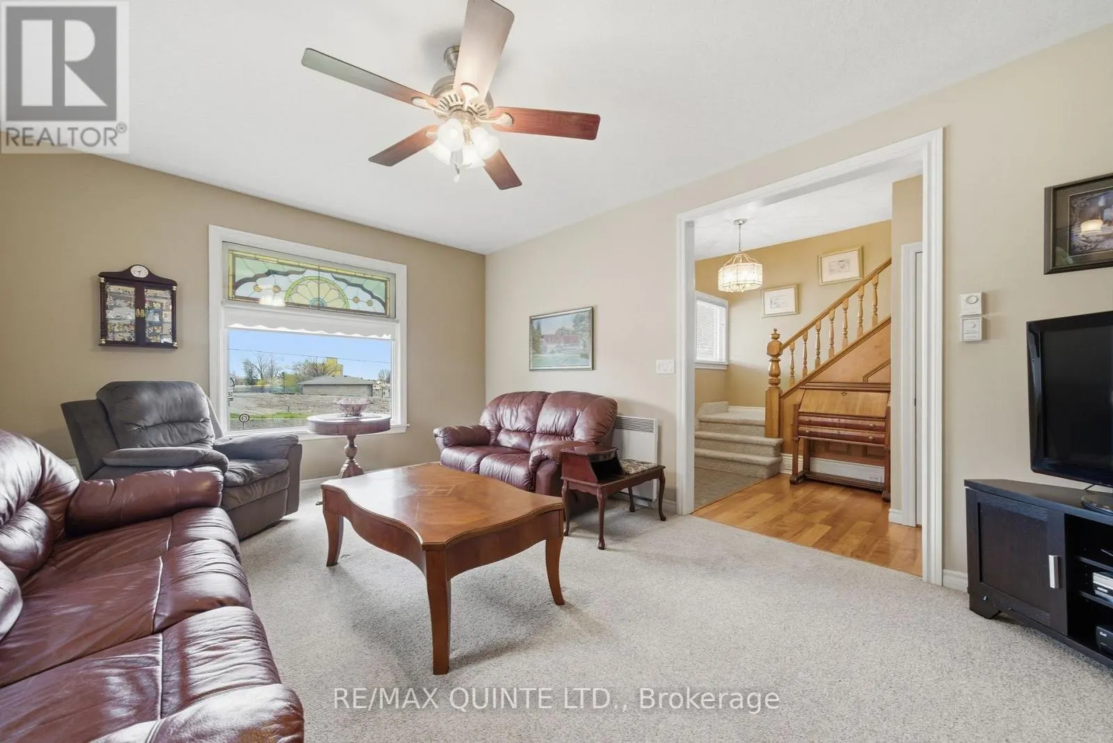 94 DUNDAS STREET E