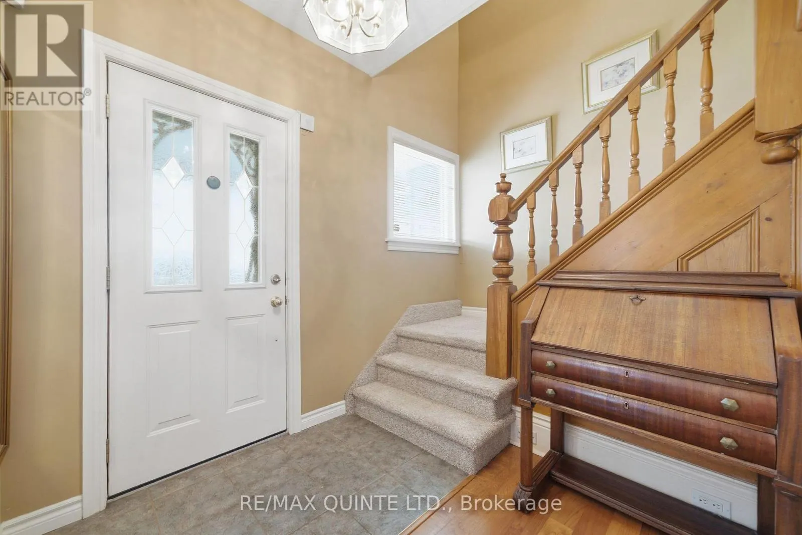 94 DUNDAS STREET E