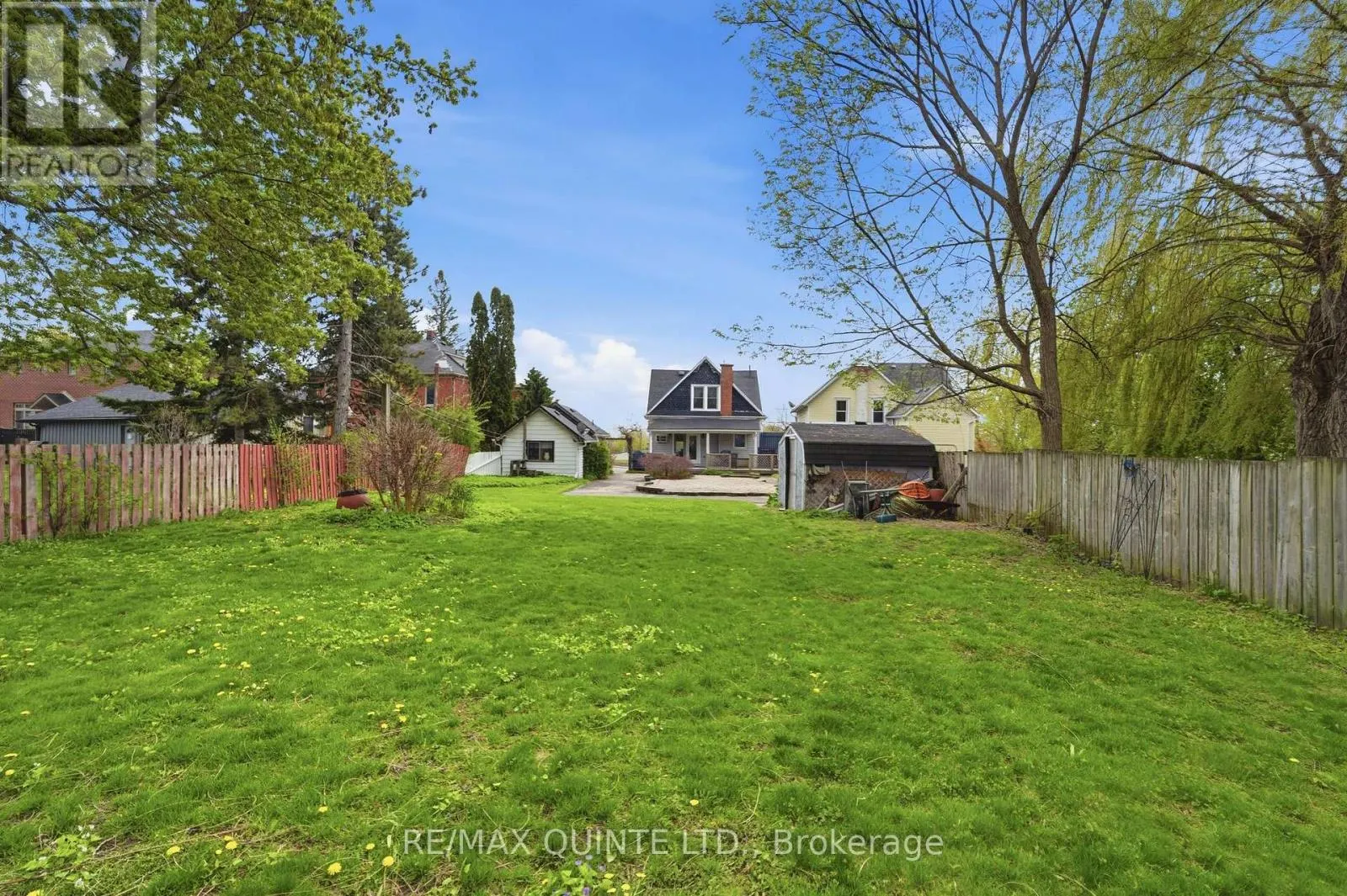 94 DUNDAS STREET E