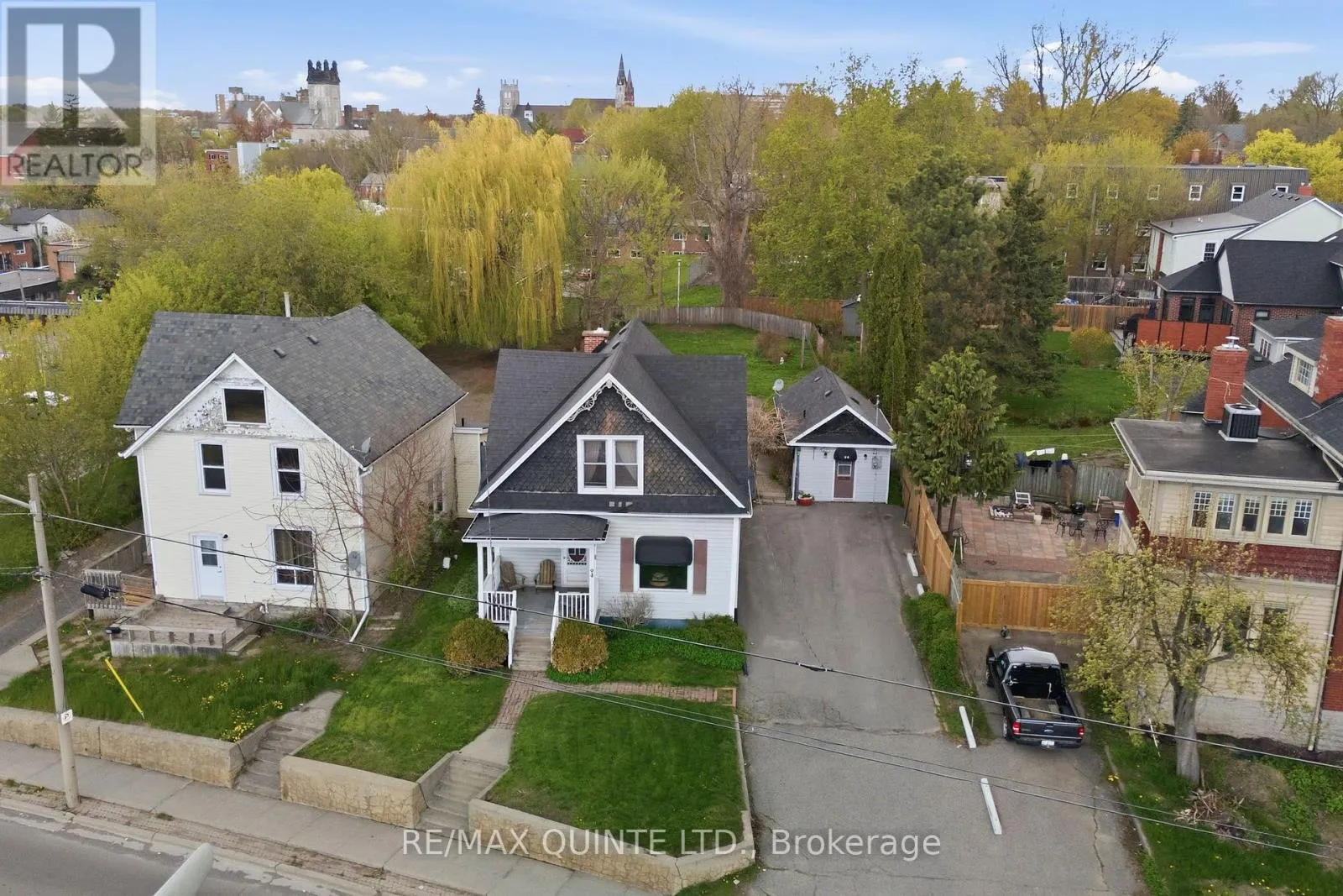94 DUNDAS STREET E