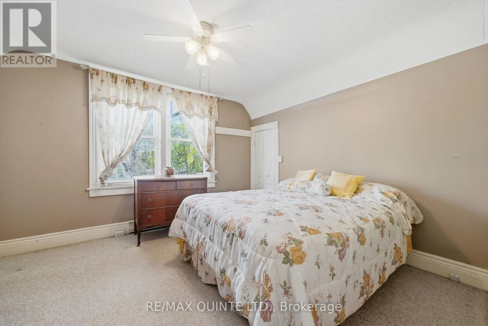 94 DUNDAS STREET E