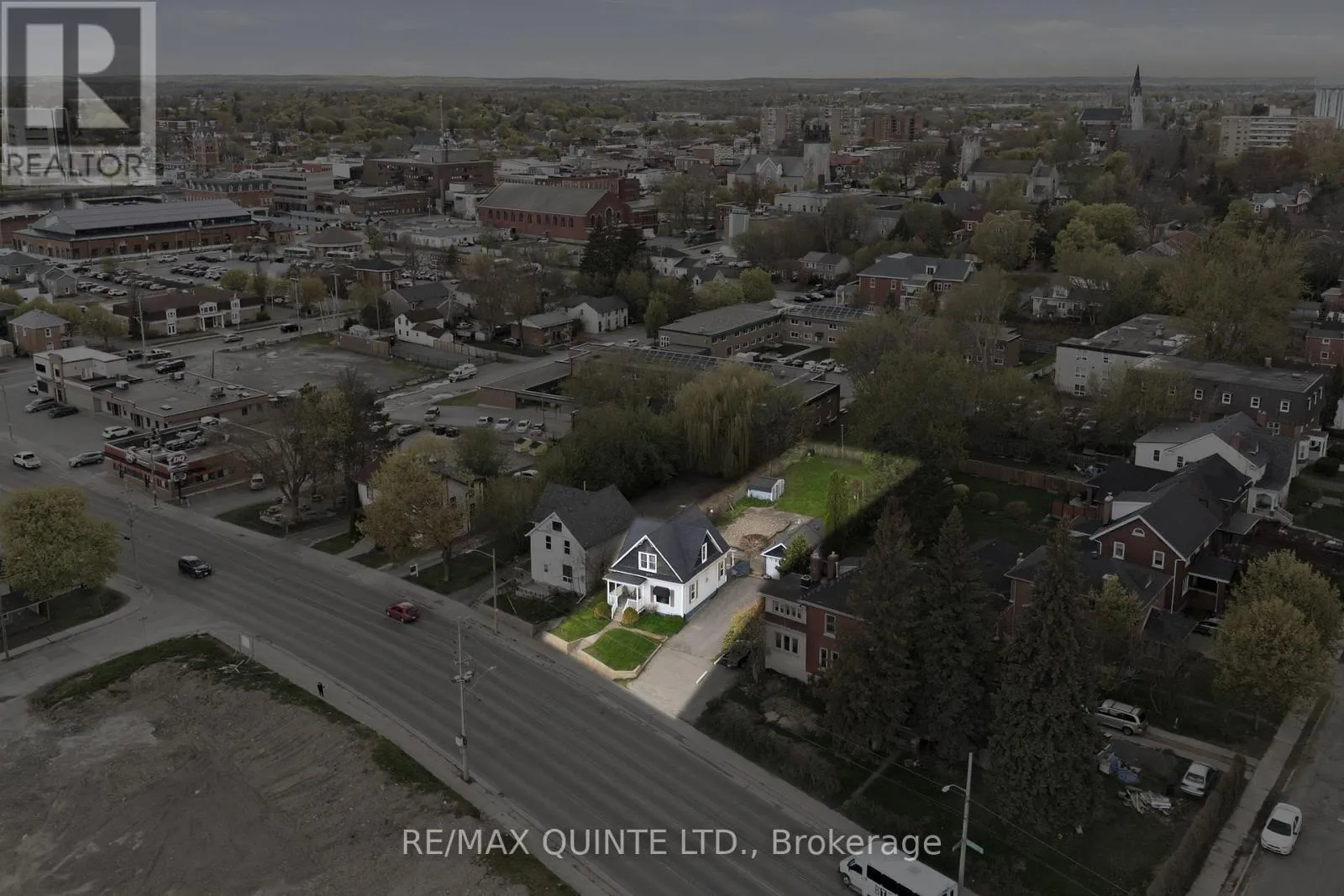 94 DUNDAS STREET E