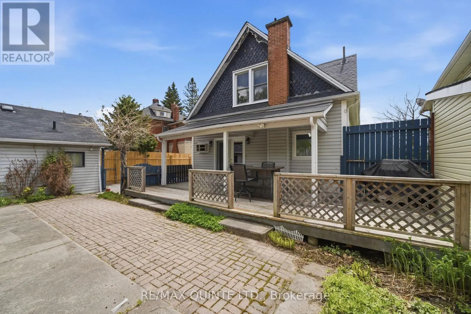 94 DUNDAS STREET E
