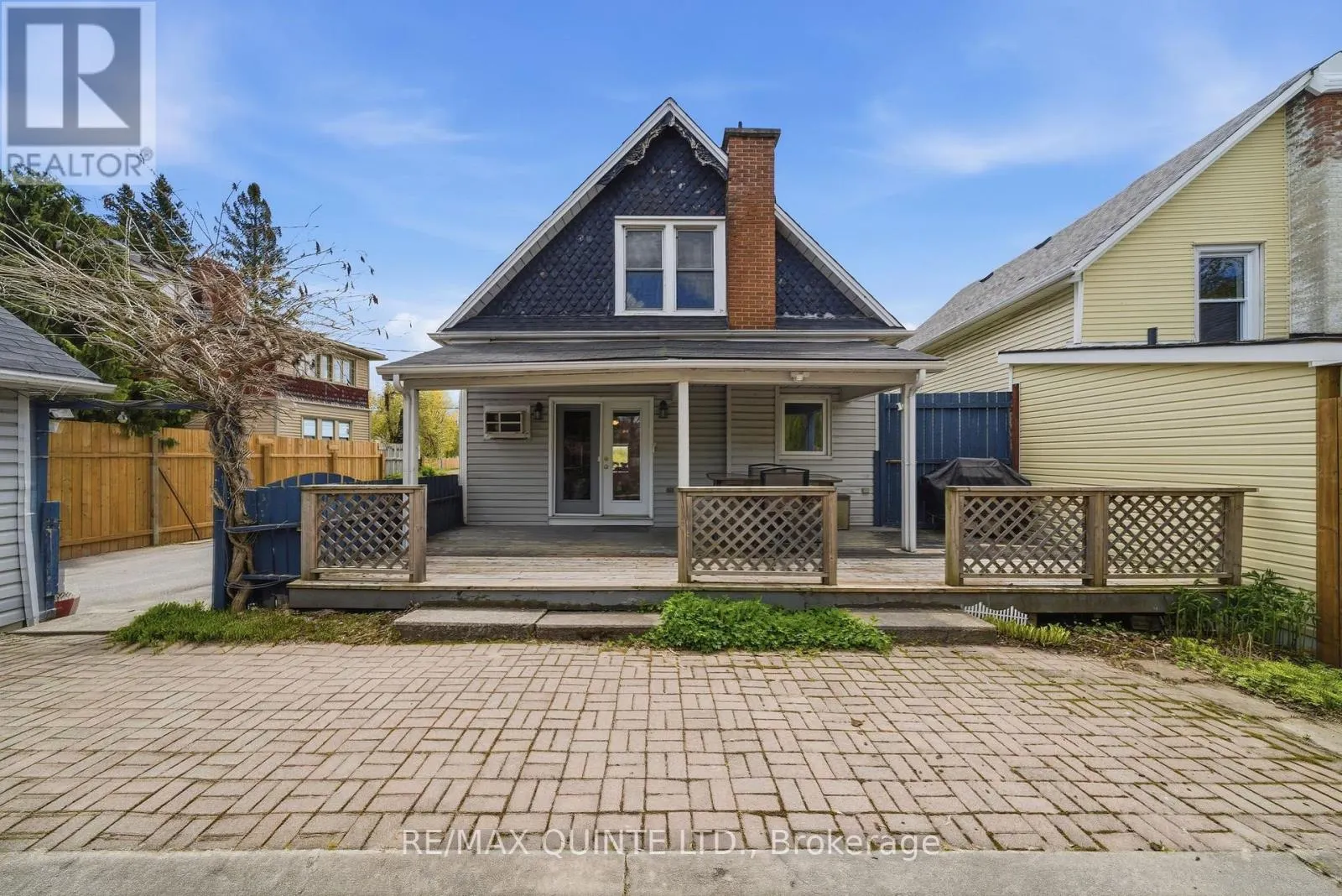 94 DUNDAS STREET E