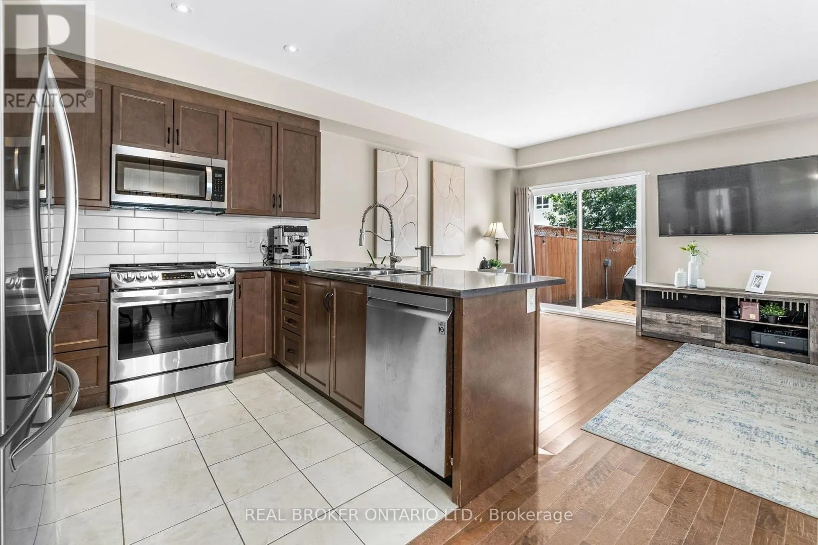 24 HACKBERRY TRAIL