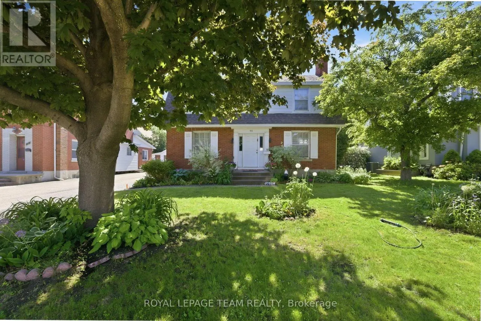416 TWEEDSMUIR AVENUE