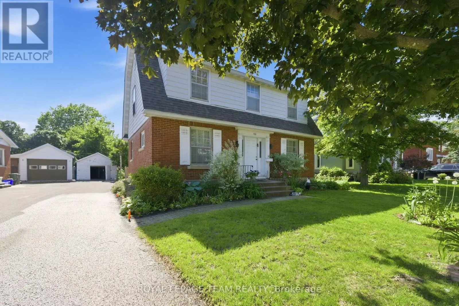 416 TWEEDSMUIR AVENUE
