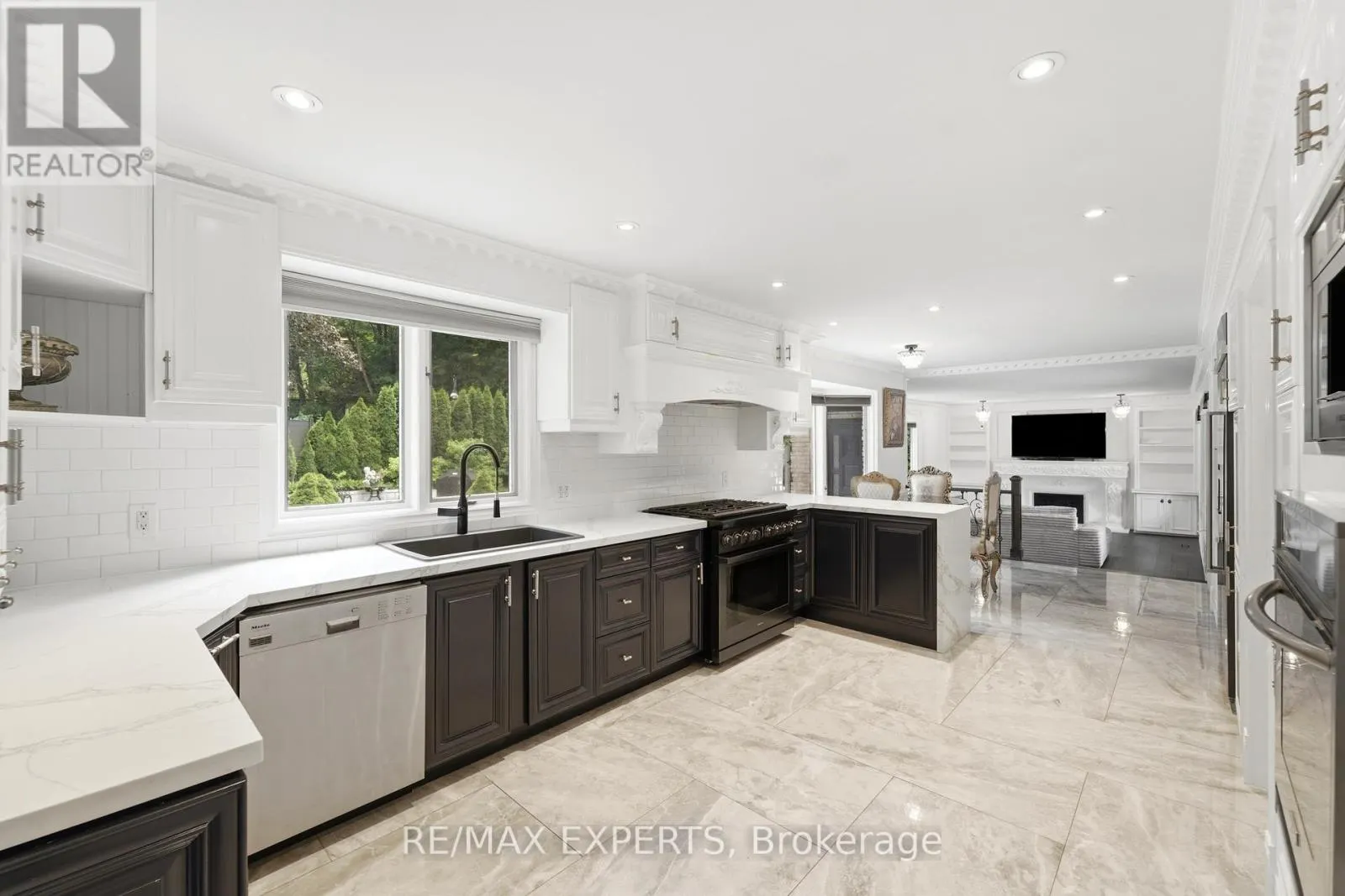 28 STONEGATE DRIVE
