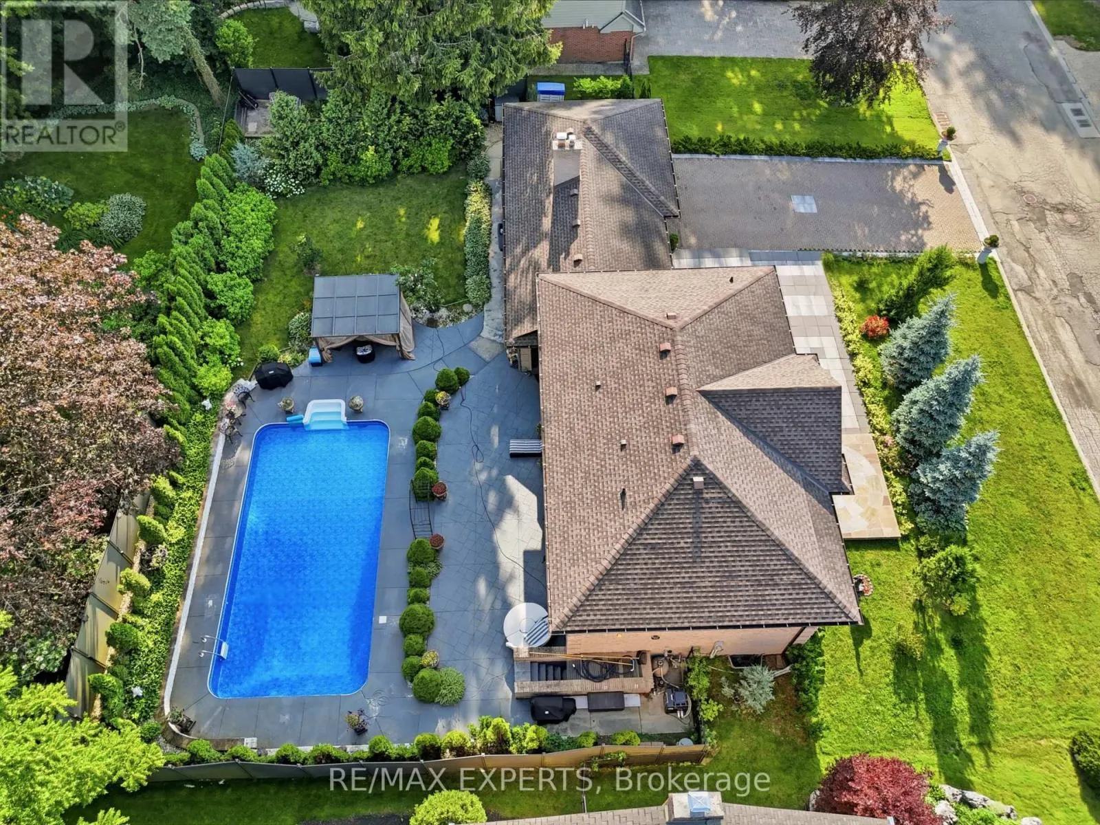 28 STONEGATE DRIVE