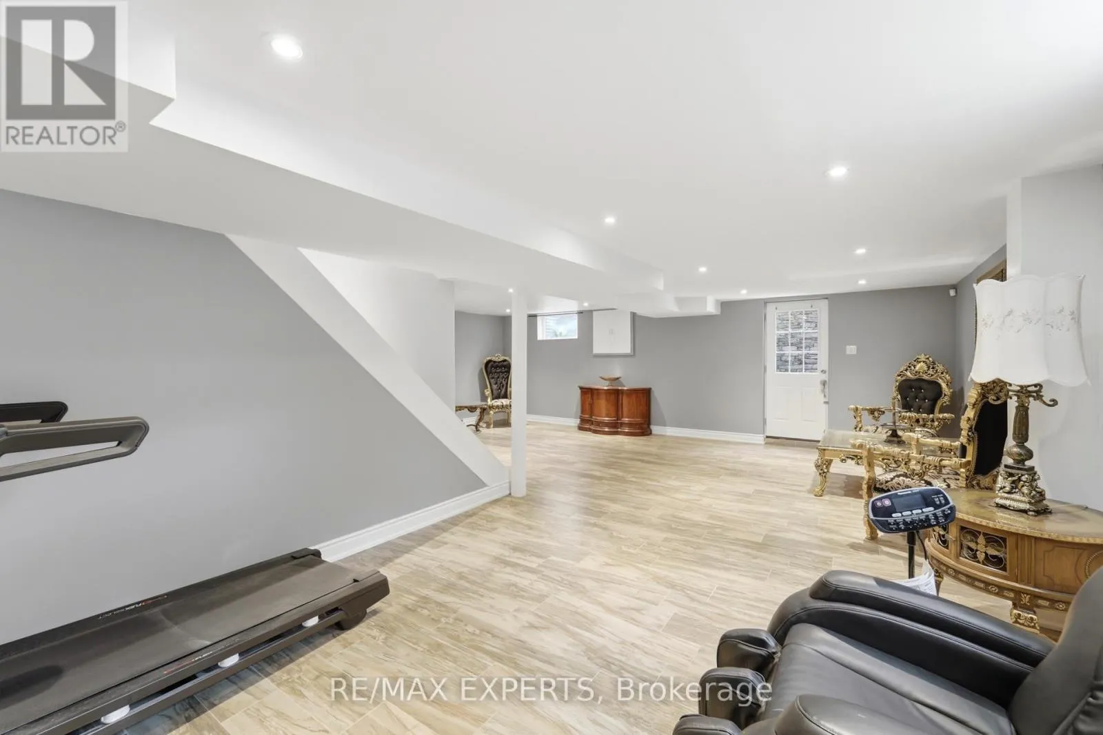 28 STONEGATE DRIVE