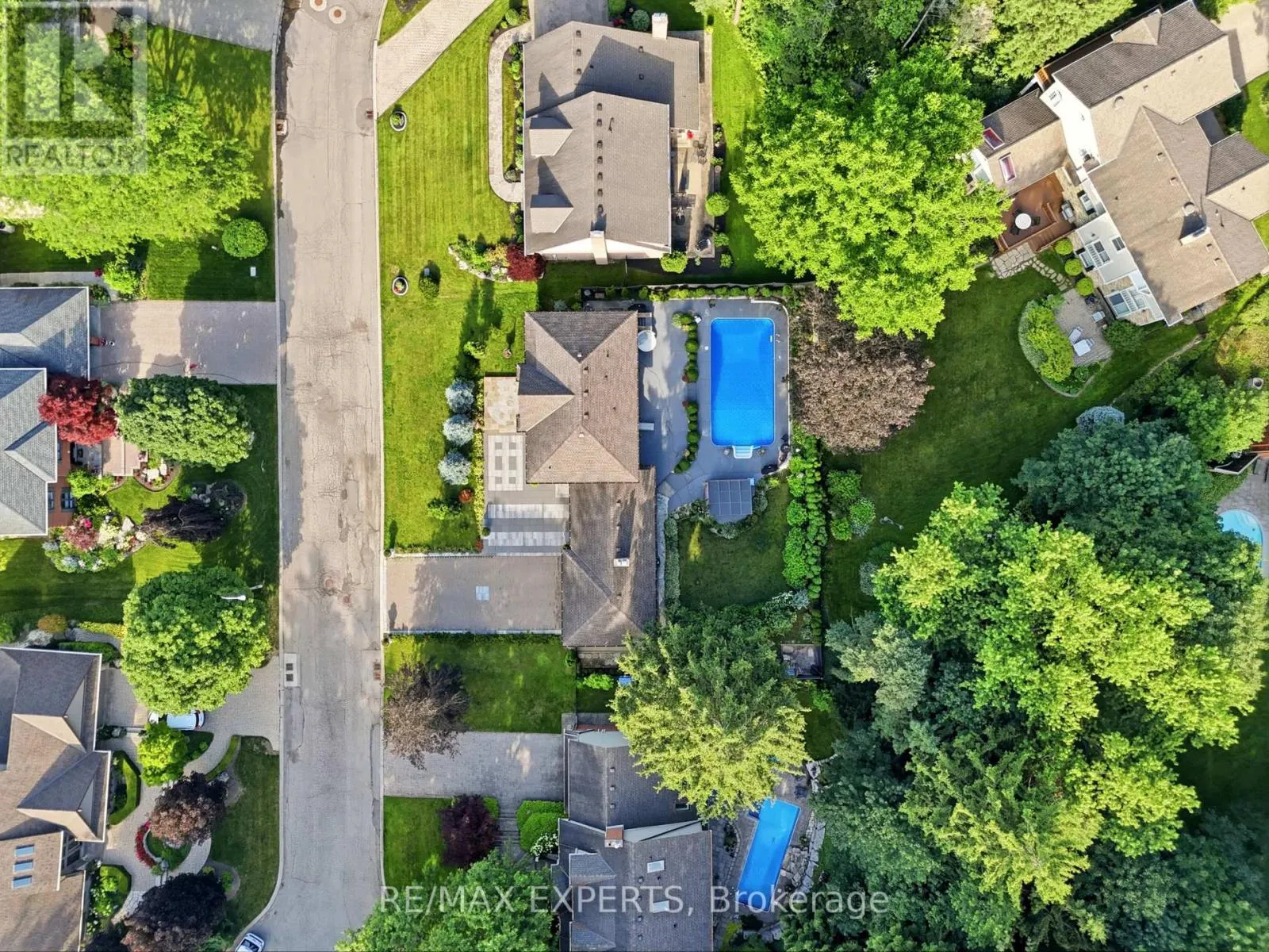 28 STONEGATE DRIVE