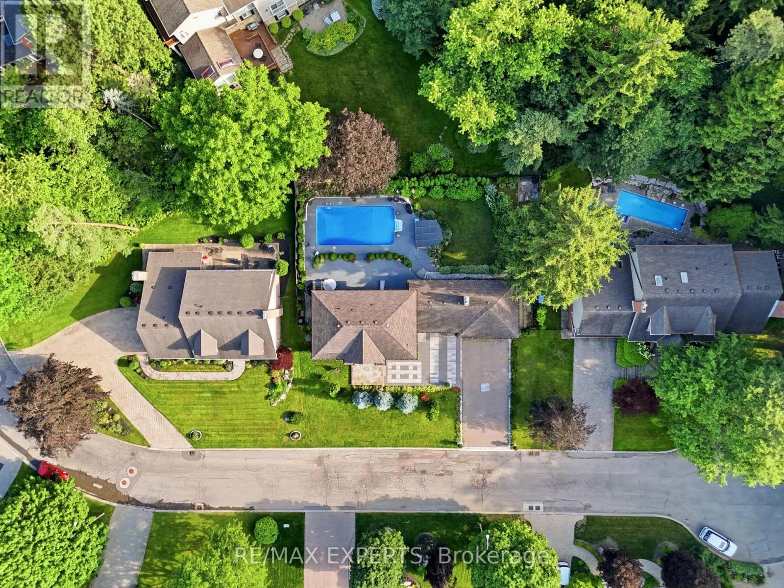 28 STONEGATE DRIVE