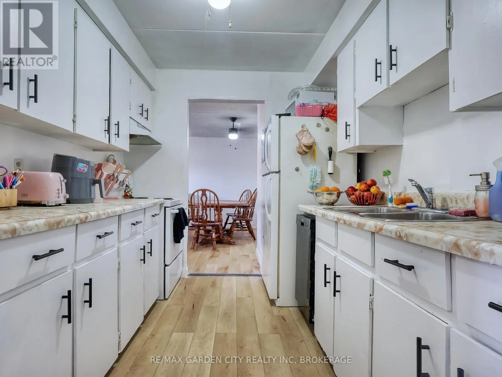 211 - 72 MAIN STREET E #211