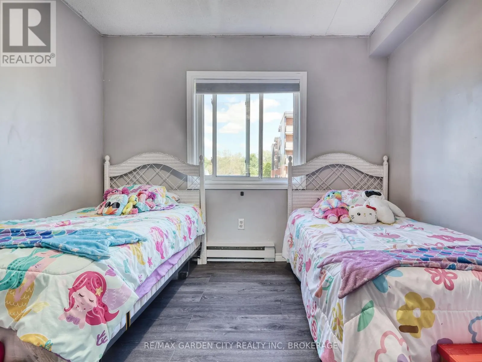 211 - 72 MAIN STREET E #211