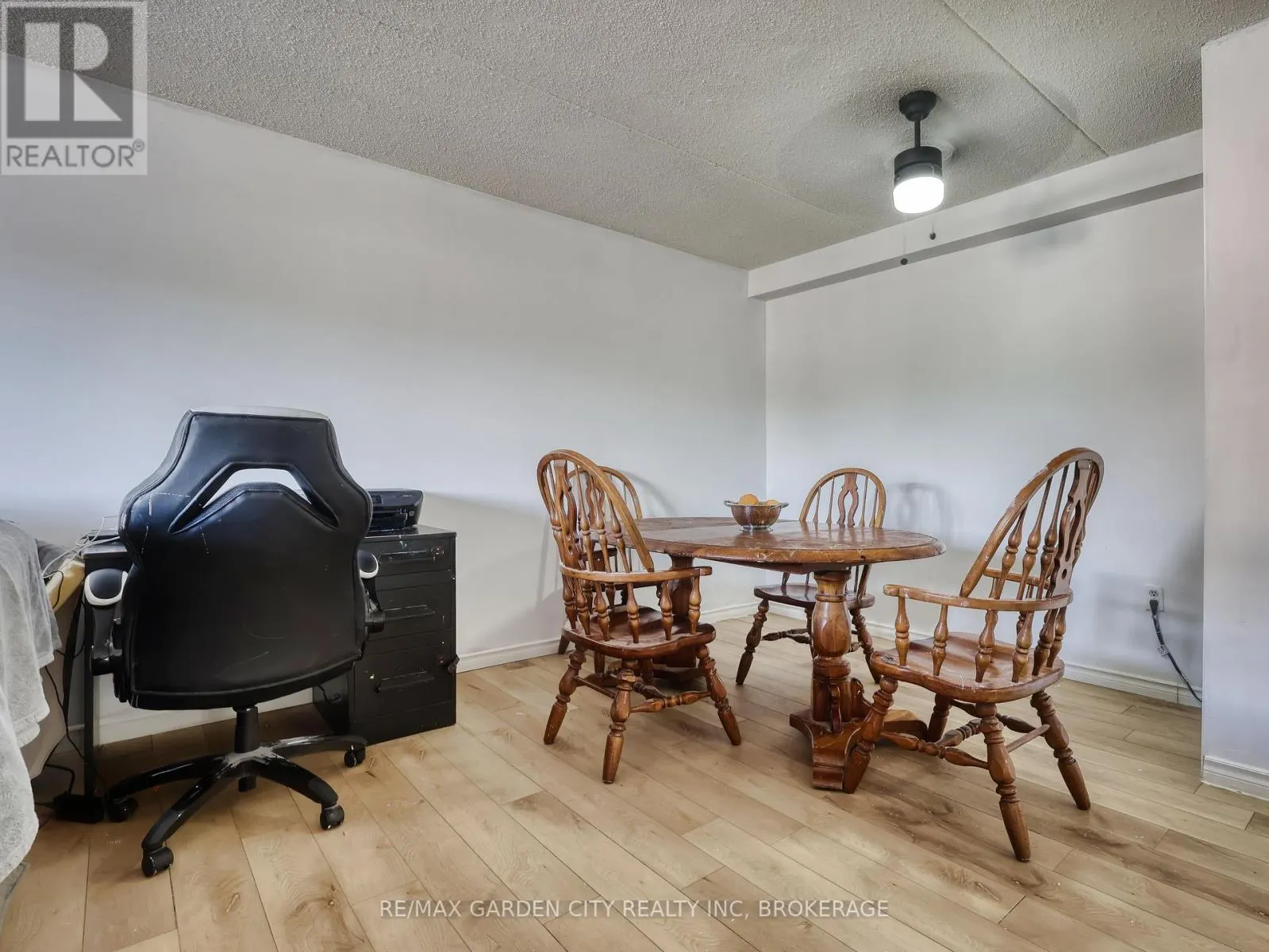 211 - 72 MAIN STREET E #211