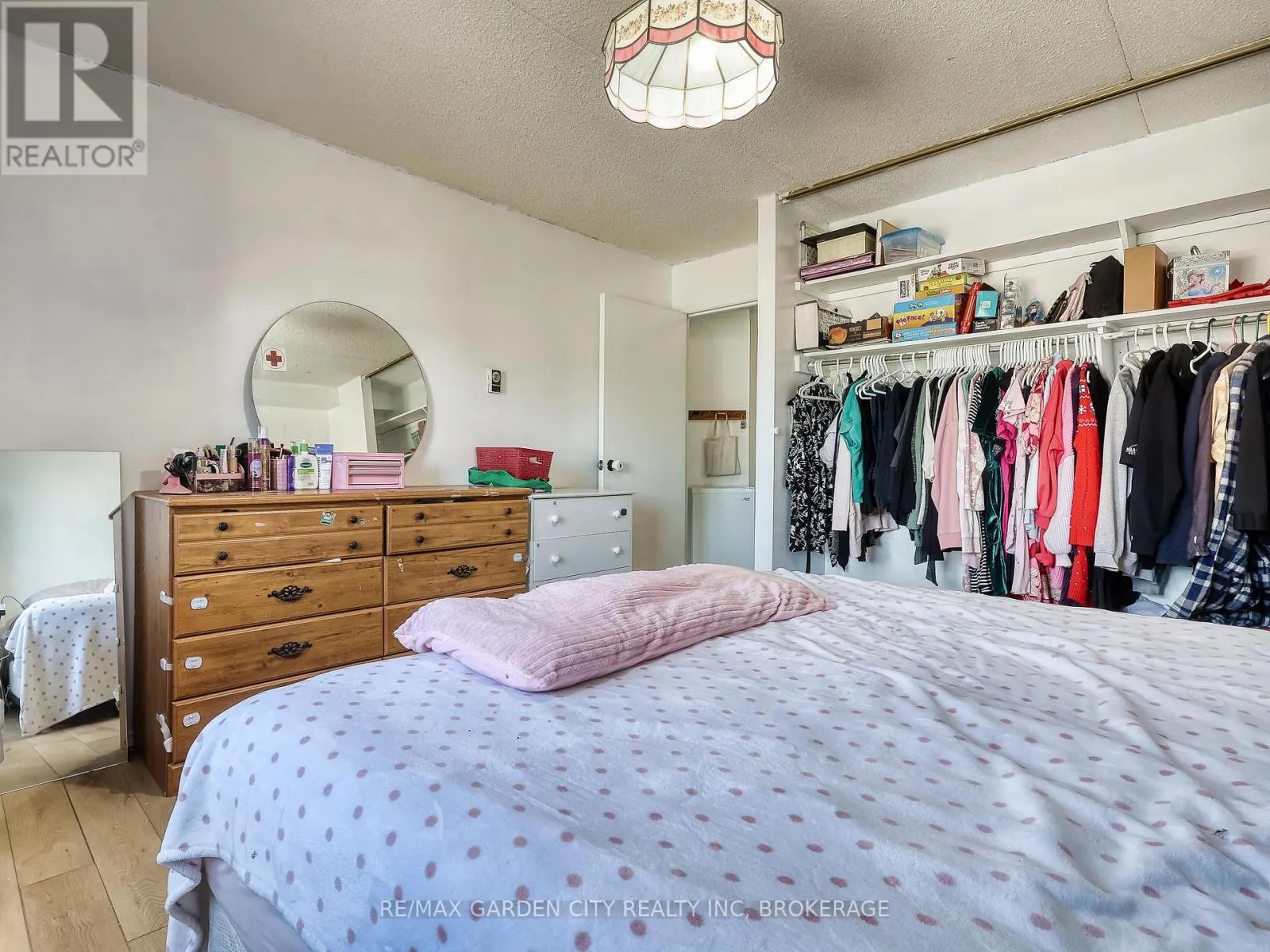 211 - 72 MAIN STREET E #211