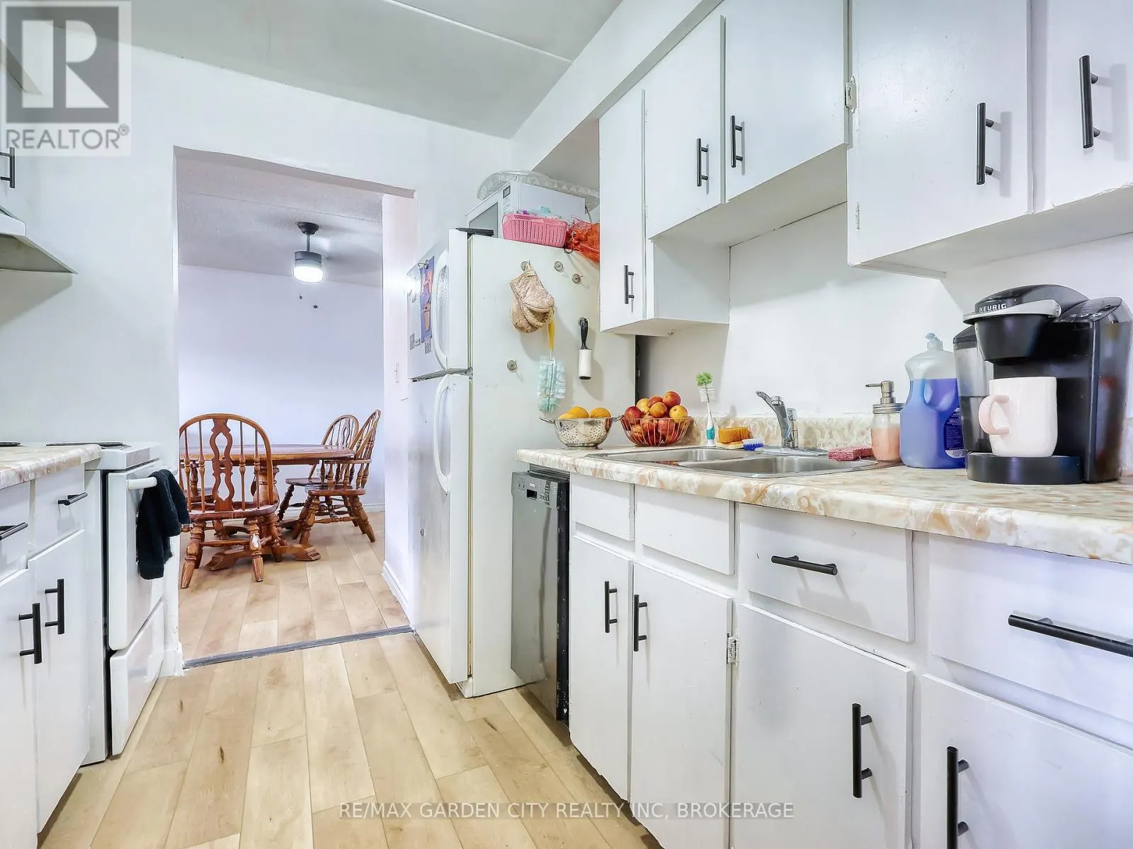 211 - 72 MAIN STREET E #211