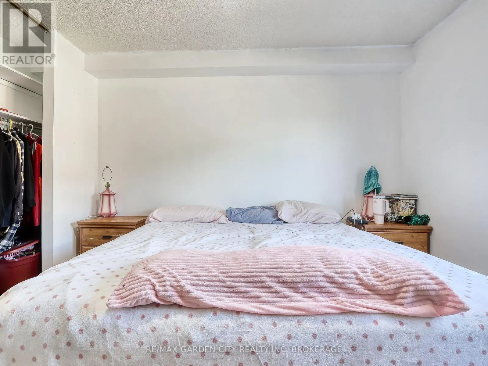 211 - 72 MAIN STREET E #211