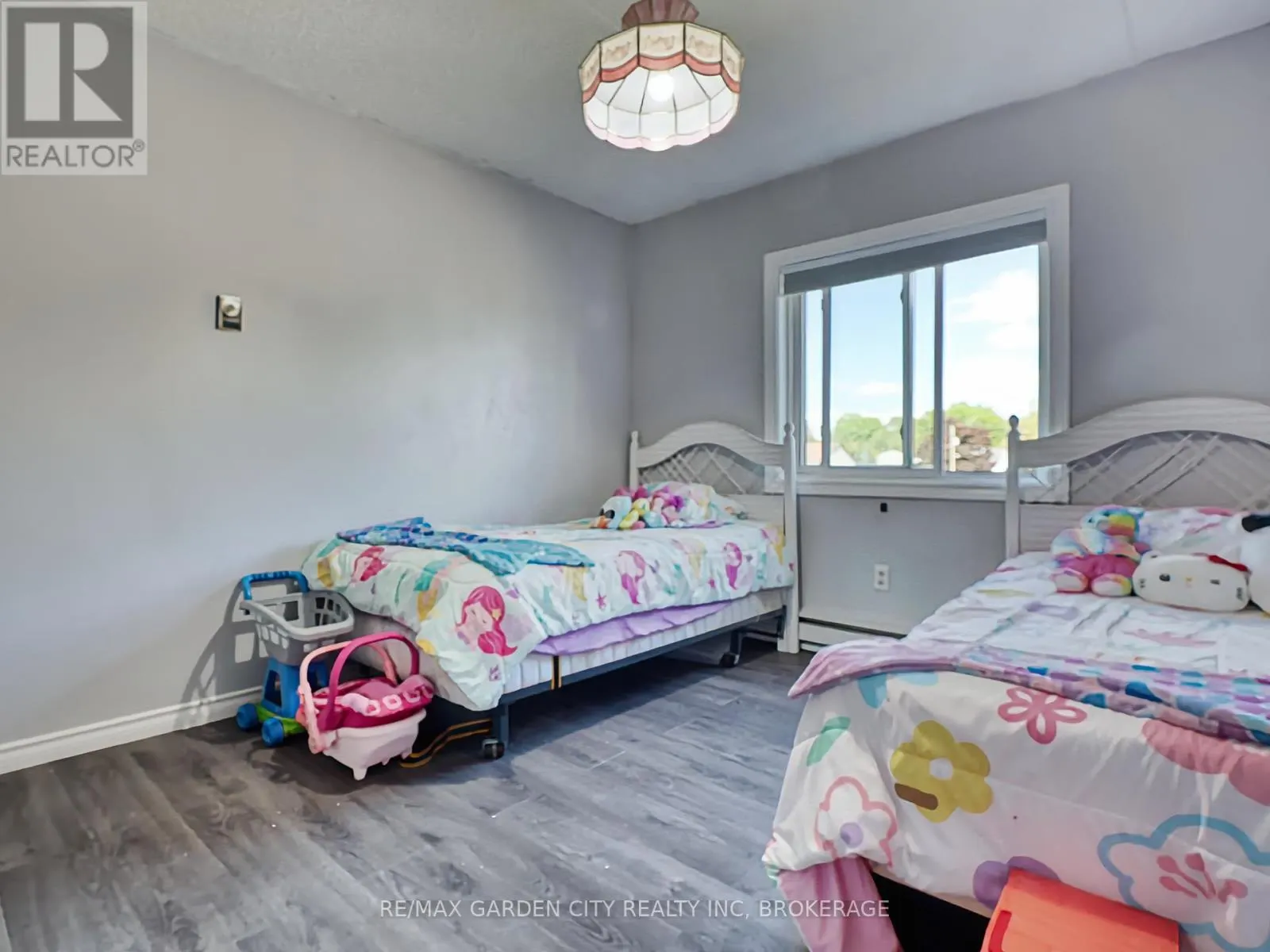 211 - 72 MAIN STREET E #211