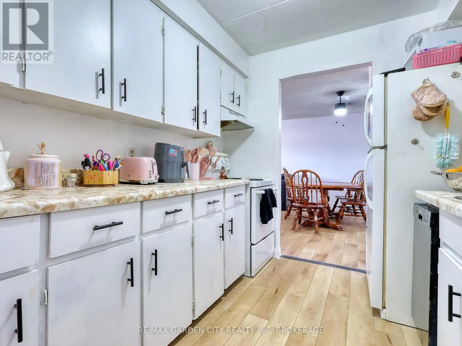 211 - 72 MAIN STREET E #211