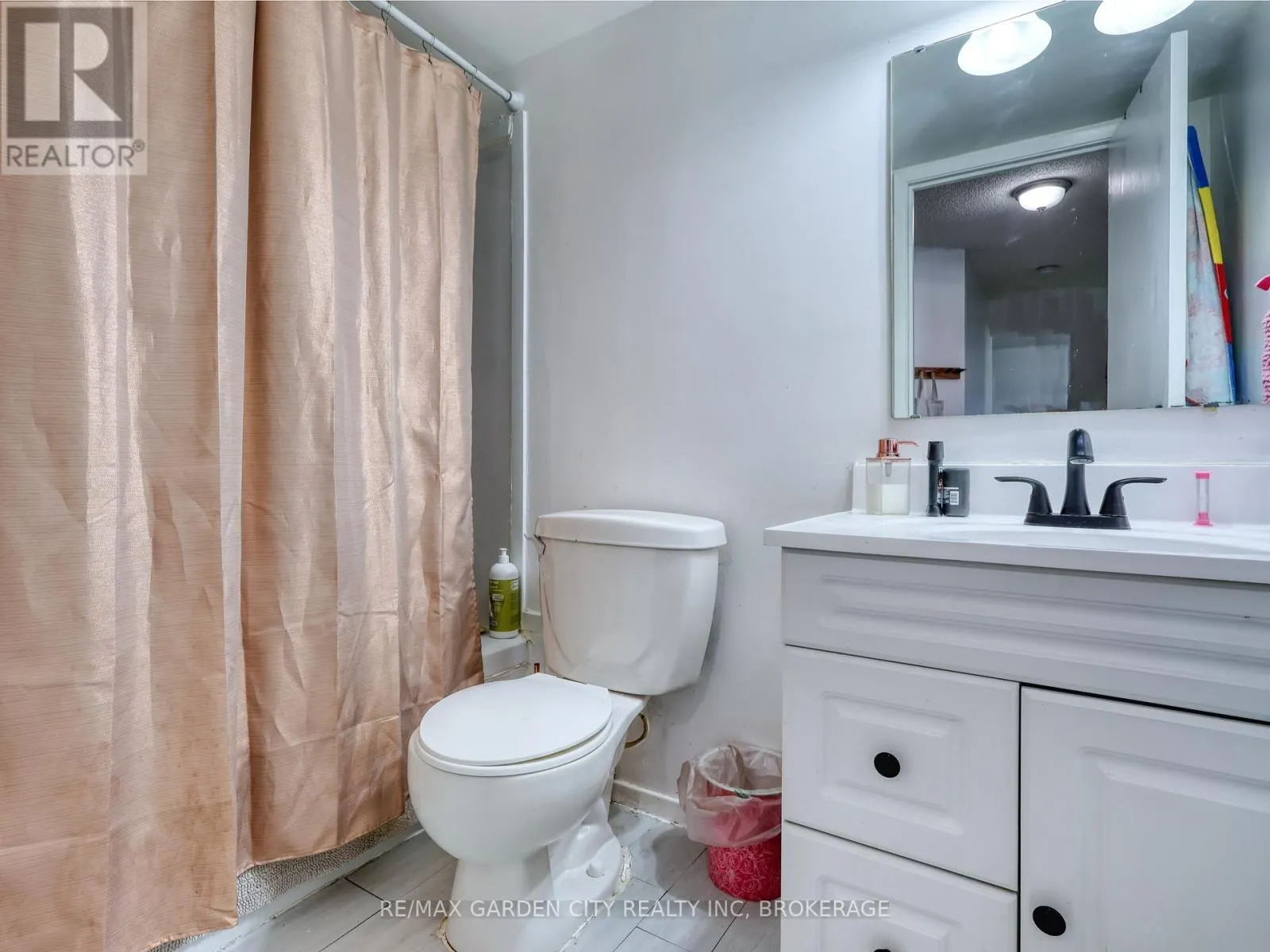 211 - 72 MAIN STREET E #211