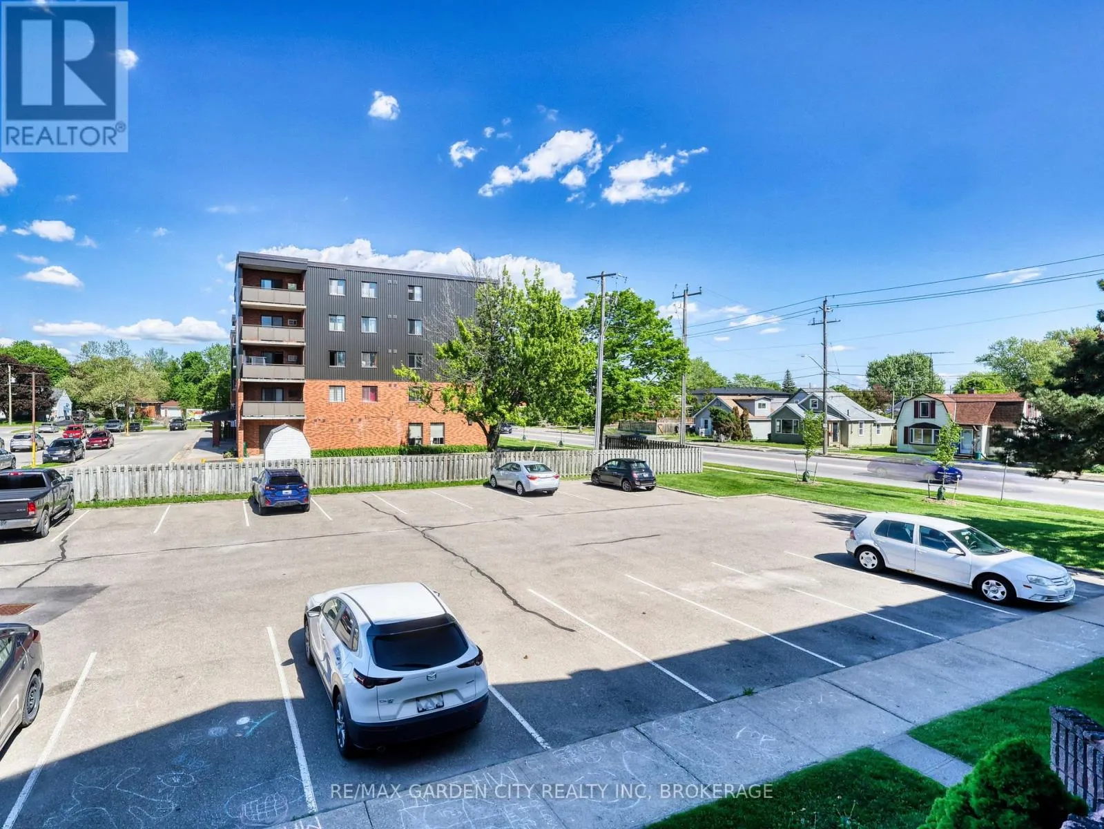 211 - 72 MAIN STREET E #211
