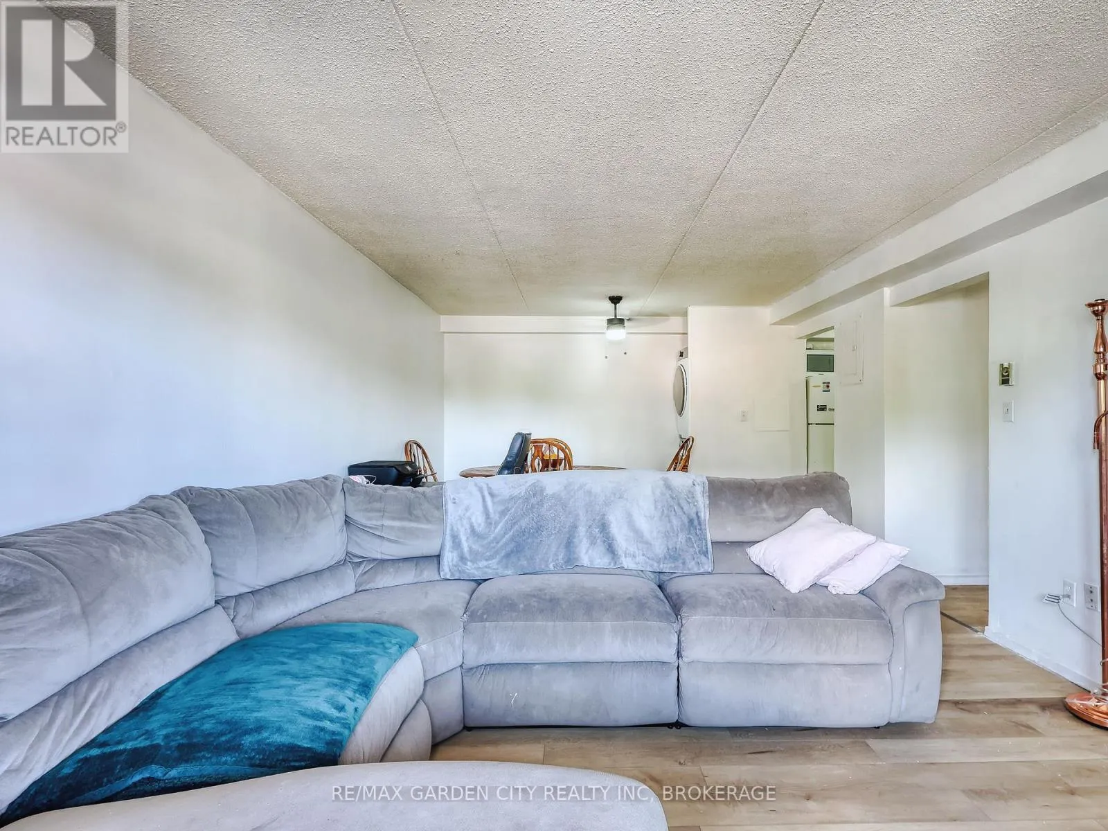 211 - 72 MAIN STREET E #211