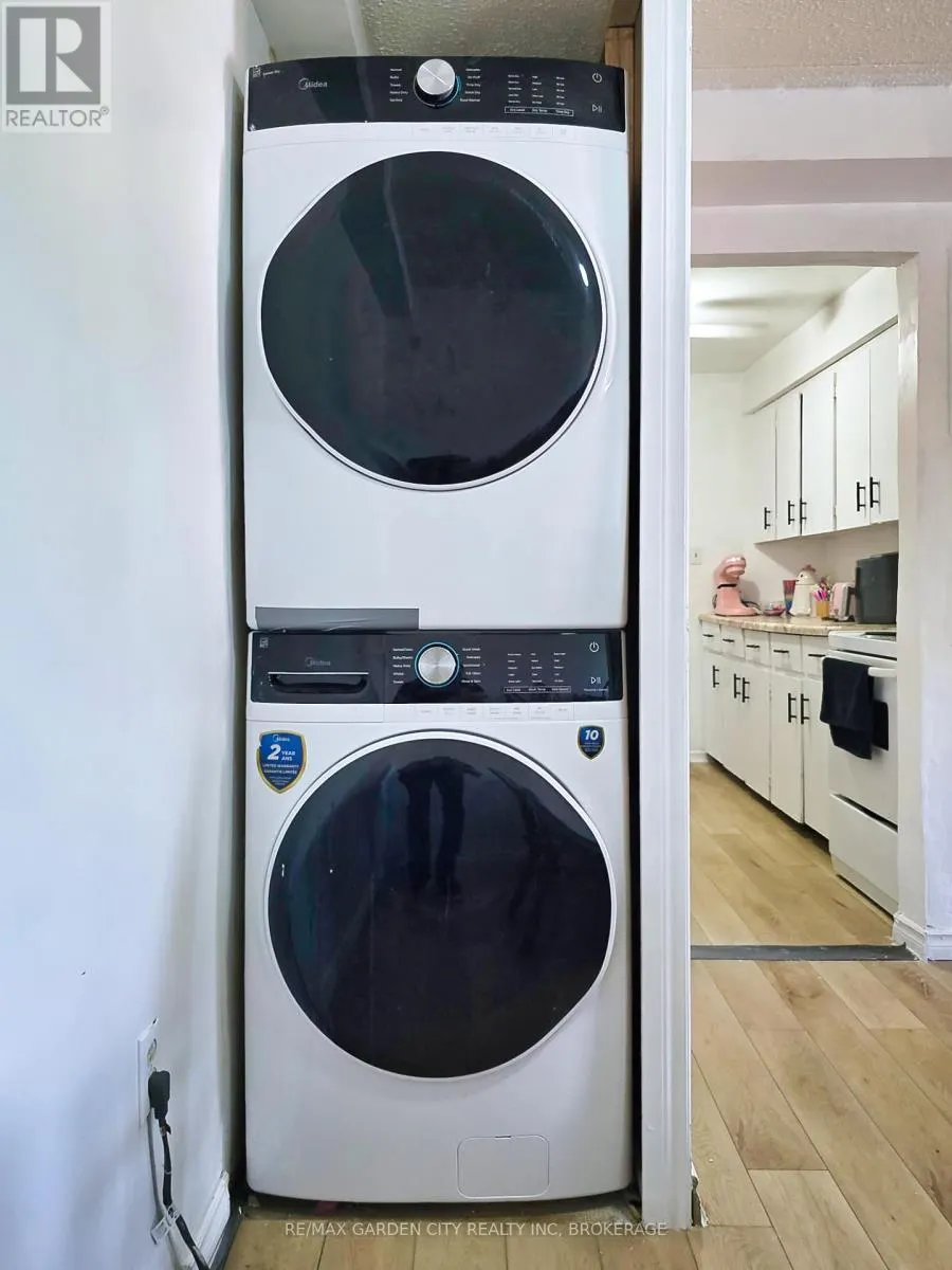 211 - 72 MAIN STREET E #211
