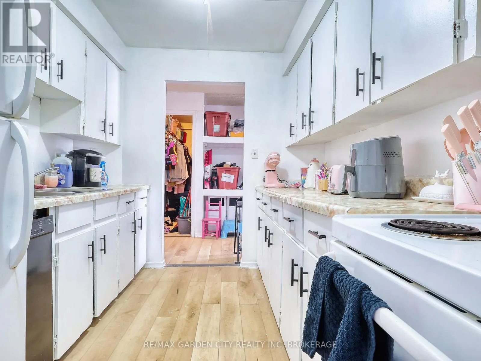211 - 72 MAIN STREET E #211