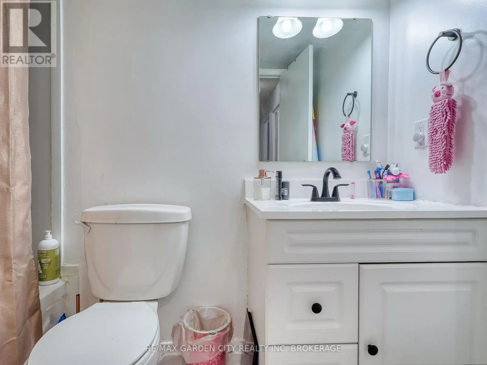 211 - 72 MAIN STREET E #211