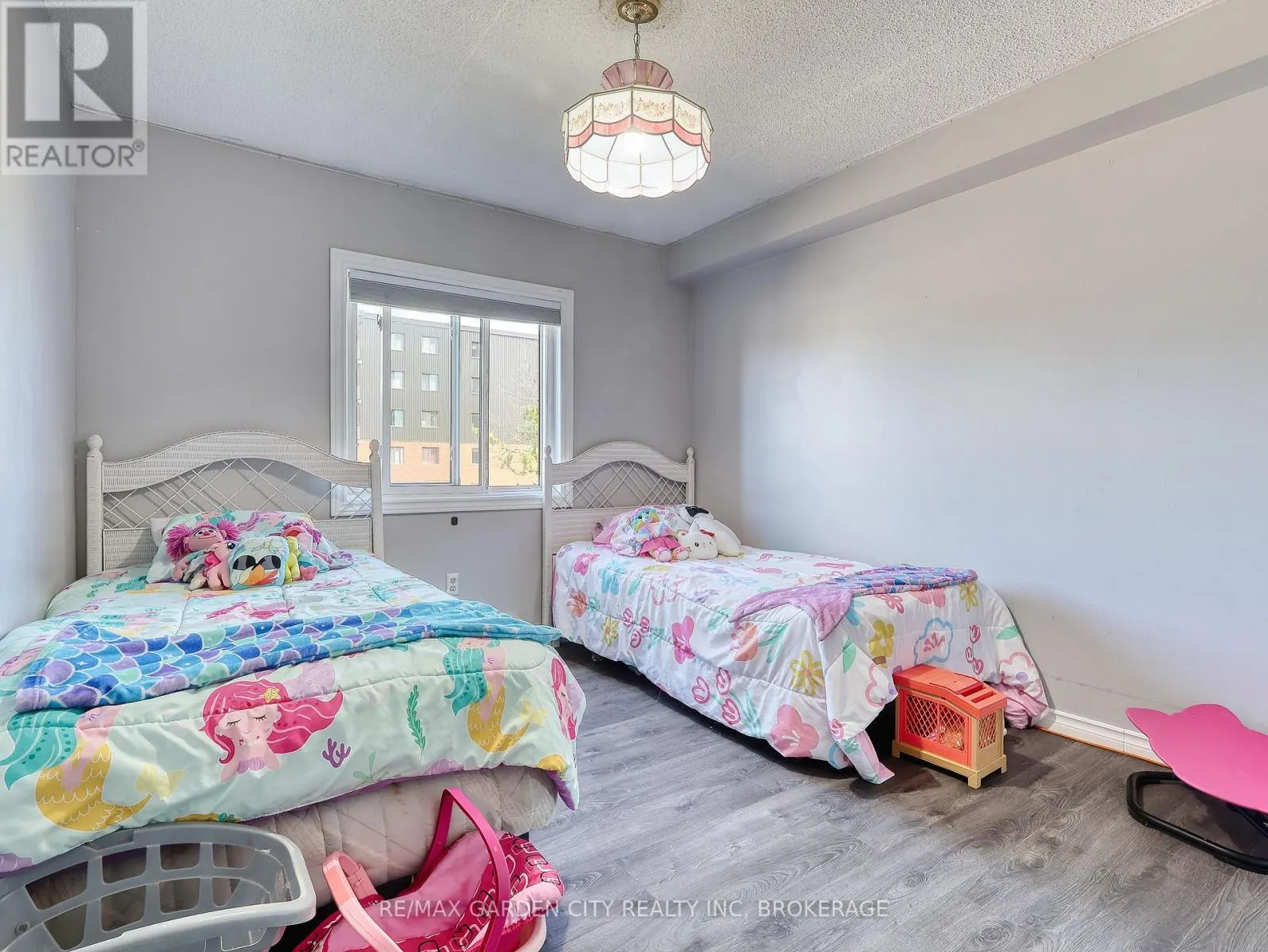 211 - 72 MAIN STREET E #211