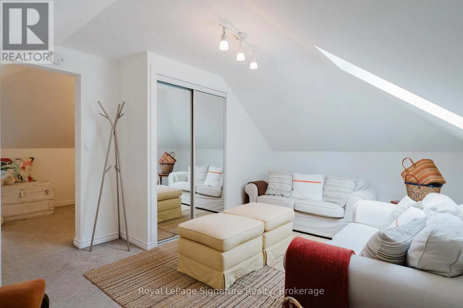 76 TROWBRIDGE STREET W