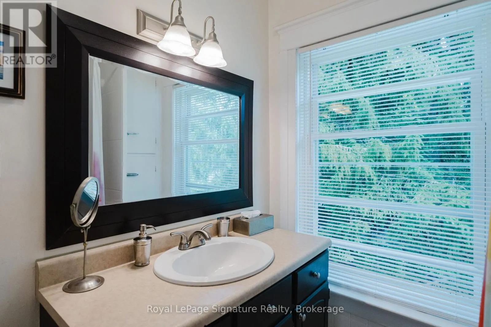 76 TROWBRIDGE STREET W