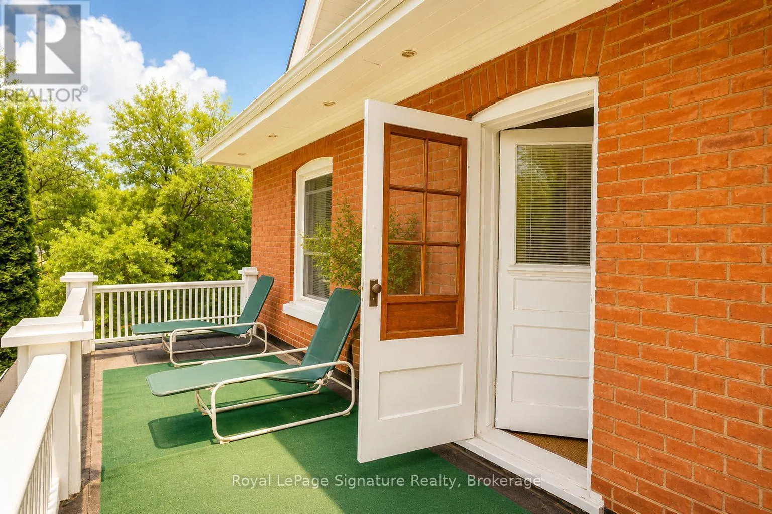 76 TROWBRIDGE STREET W