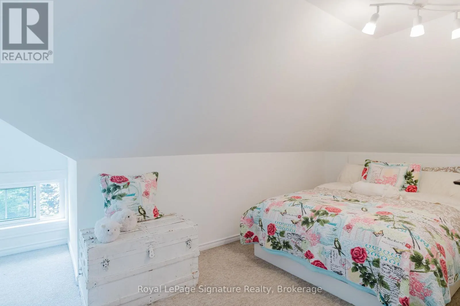 76 TROWBRIDGE STREET W