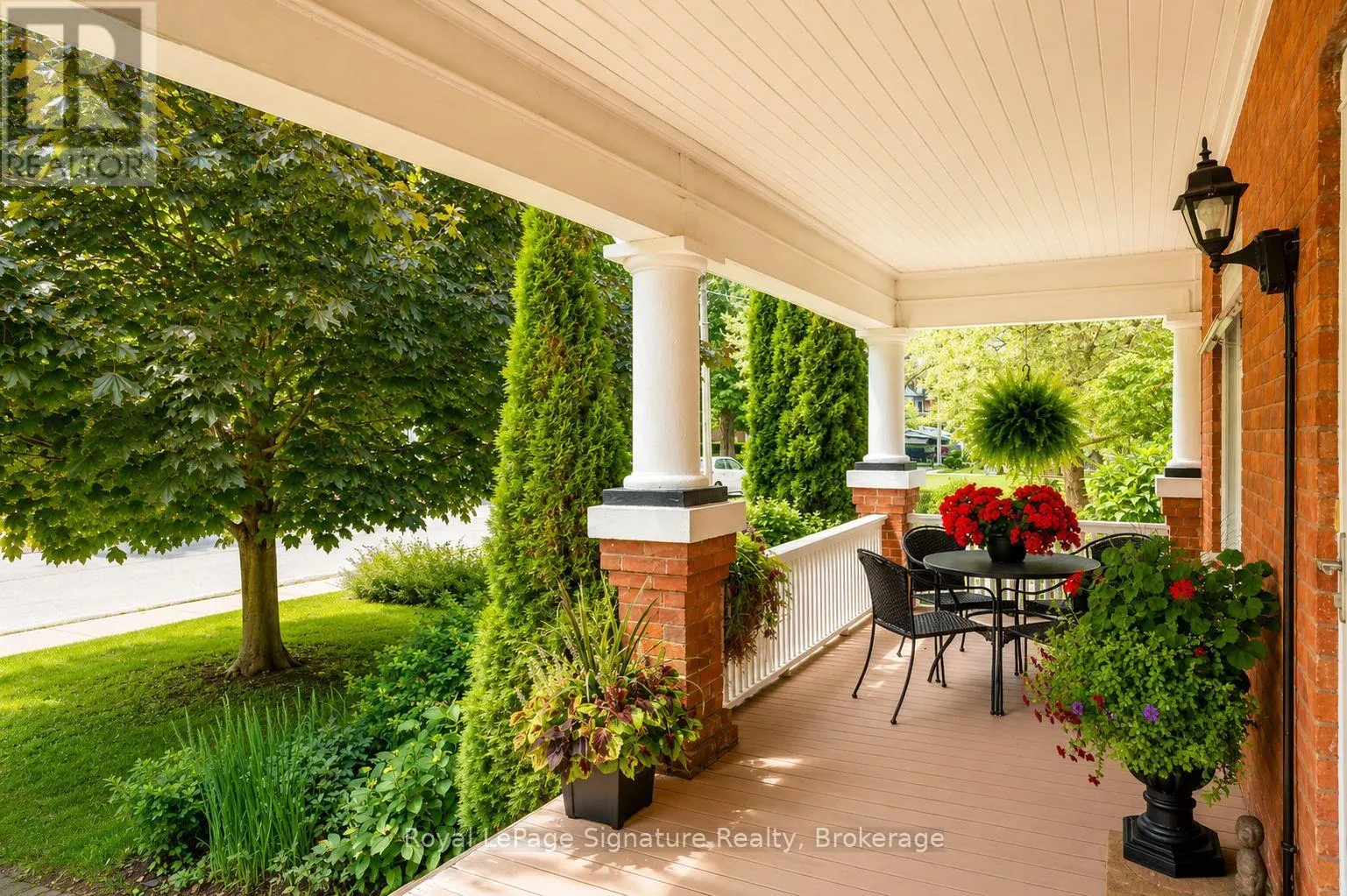 76 TROWBRIDGE STREET W